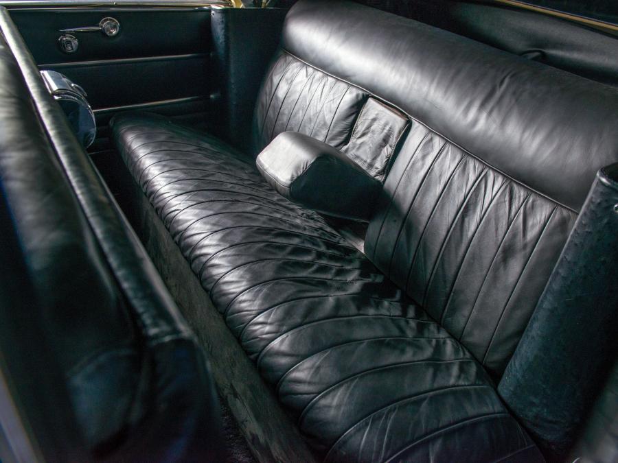 Интерьер Frazer Manhattan Convertible Sedan (F5162) 1951 года  (фото 17 из 39)